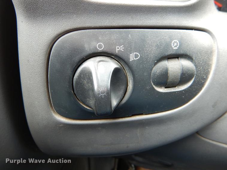 image for item DE8403 2002 Ford F150 pickup truck