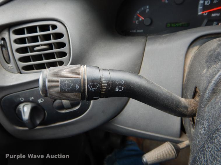 image for item DE8403 2002 Ford F150 pickup truck