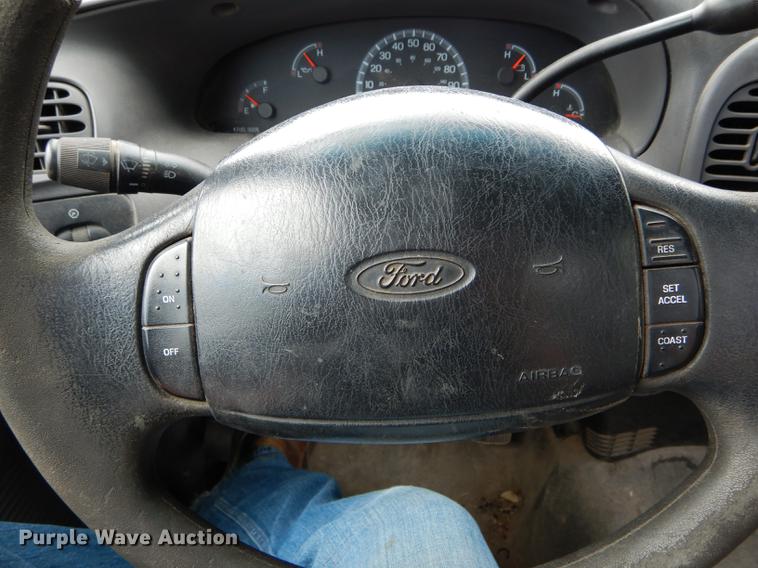 image for item DE8403 2002 Ford F150 pickup truck