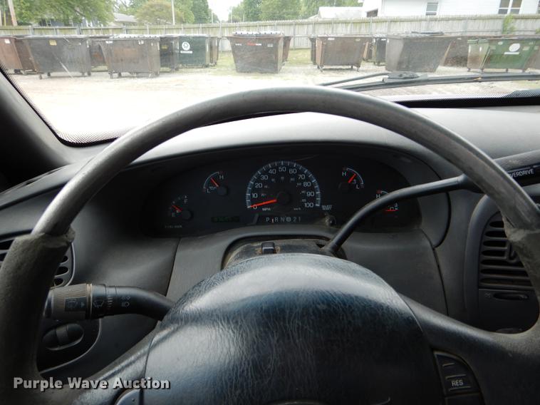 image for item DE8403 2002 Ford F150 pickup truck