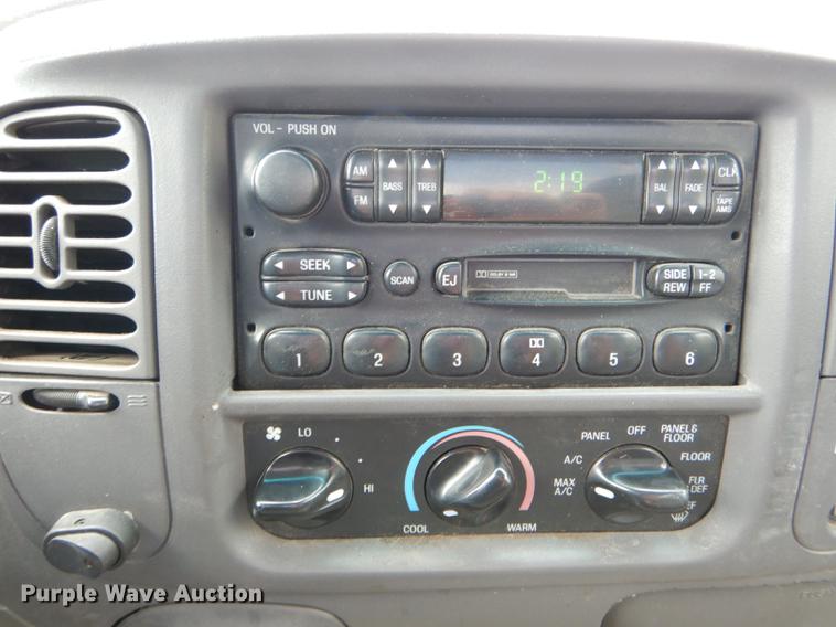 image for item DE8403 2002 Ford F150 pickup truck