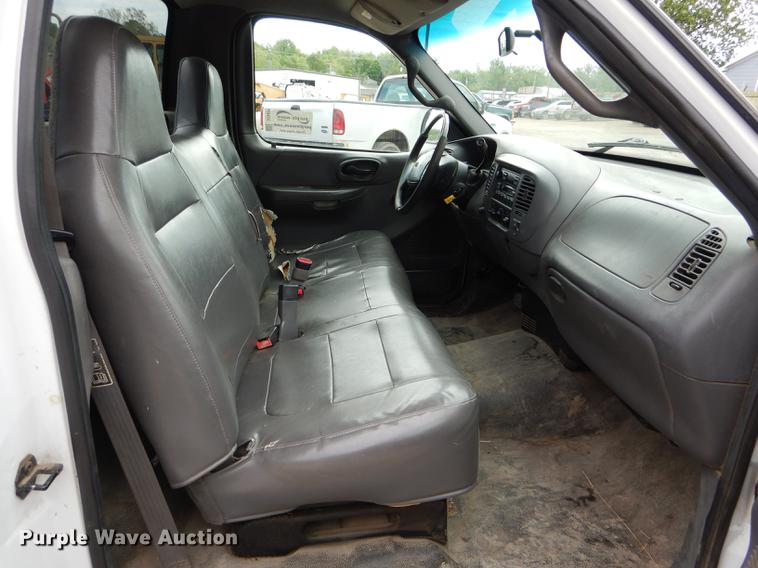 image for item DE8403 2002 Ford F150 pickup truck