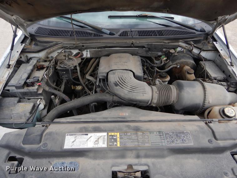 image for item DE8403 2002 Ford F150 pickup truck