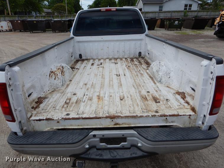 image for item DE8403 2002 Ford F150 pickup truck