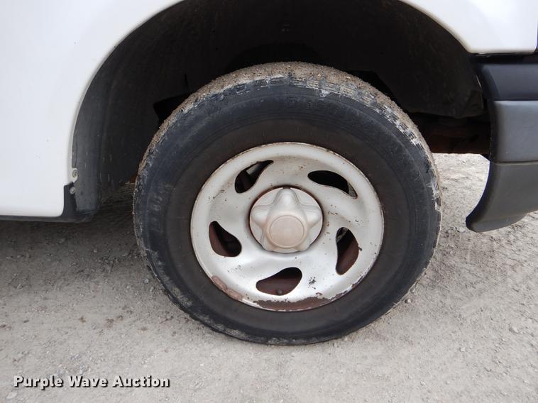 image for item DE8403 2002 Ford F150 pickup truck