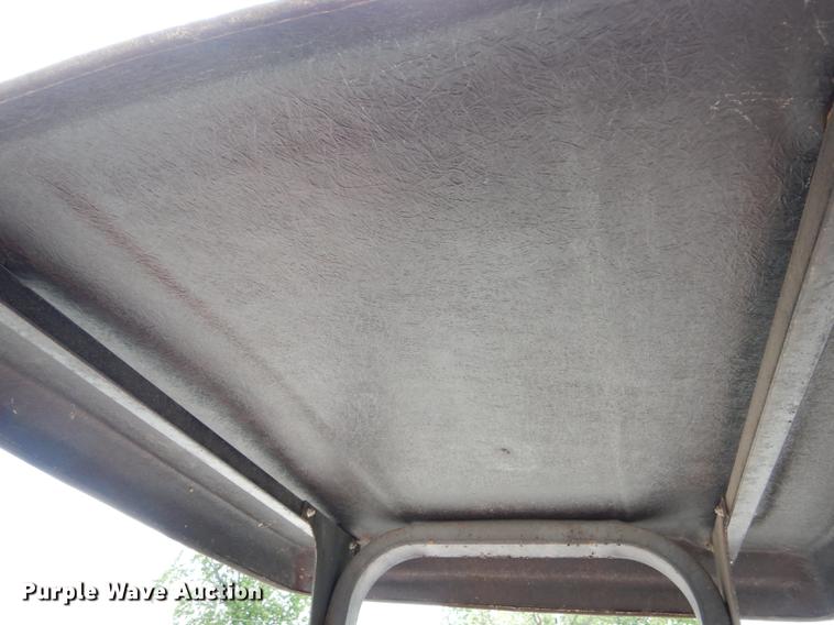 image for item DE8404 Kubota M5400 tractor