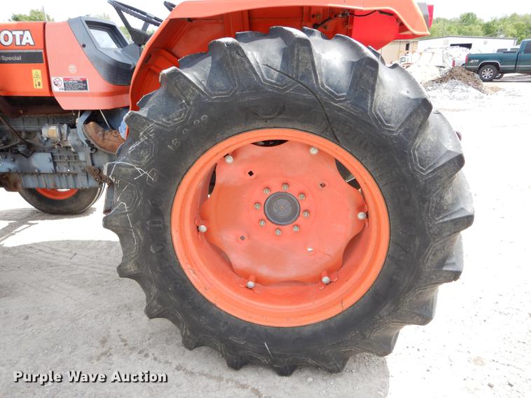 image for item DE8404 Kubota M5400 tractor