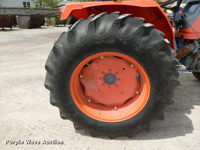 image for item DE8404 Kubota M5400 tractor