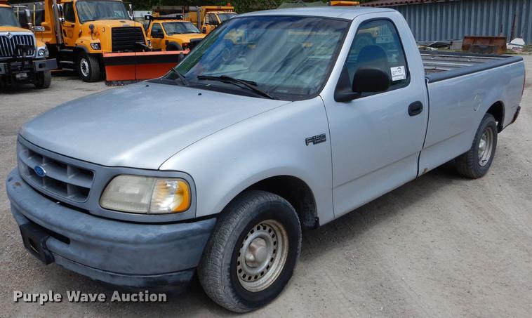 image for item DE8405 1997 Ford F150 pickup truck