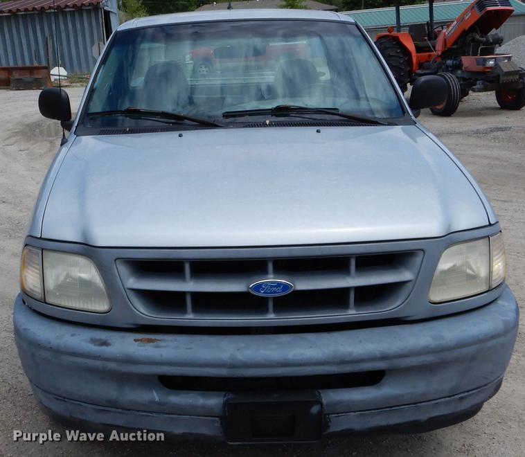 image for item DE8405 1997 Ford F150 pickup truck