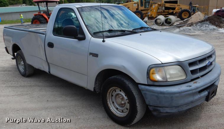image for item DE8405 1997 Ford F150 pickup truck