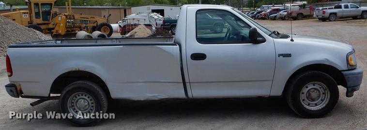 image for item DE8405 1997 Ford F150 pickup truck