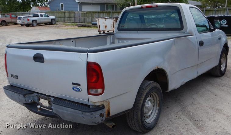 image for item DE8405 1997 Ford F150 pickup truck