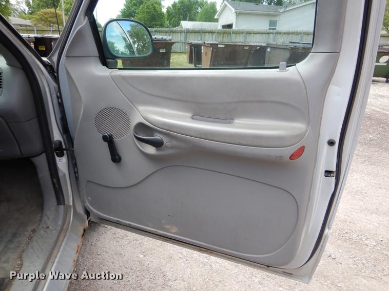 image for item DE8405 1997 Ford F150 pickup truck