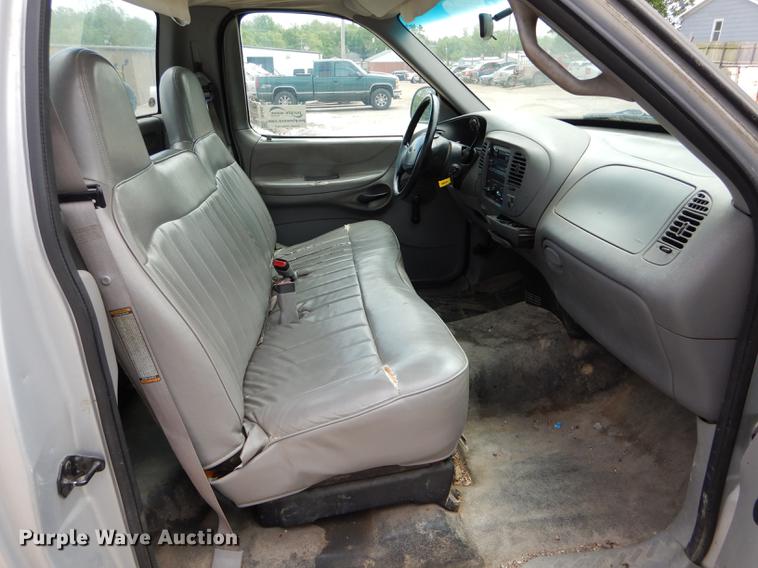 image for item DE8405 1997 Ford F150 pickup truck