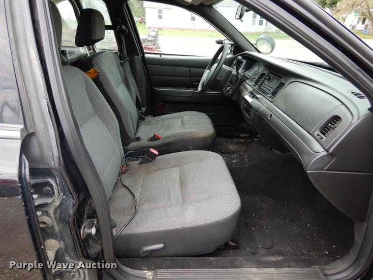 image for item DE8409 2010 Ford Crown Victoria Police Interceptor