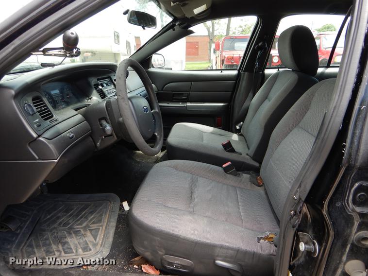 image for item DE8410 2011 Ford Crown Victoria Police Interceptor