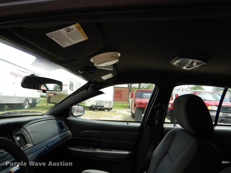 image for item DE8410 2011 Ford Crown Victoria Police Interceptor