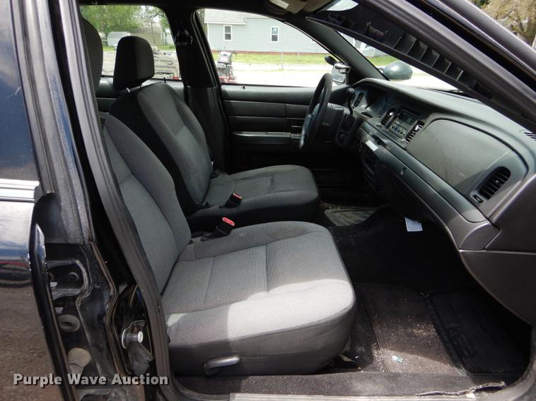 image for item DE8410 2011 Ford Crown Victoria Police Interceptor