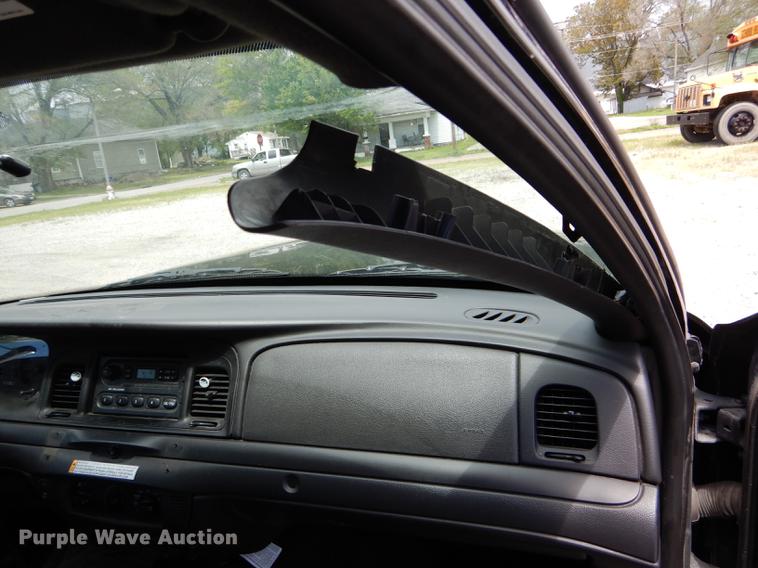 image for item DE8410 2011 Ford Crown Victoria Police Interceptor