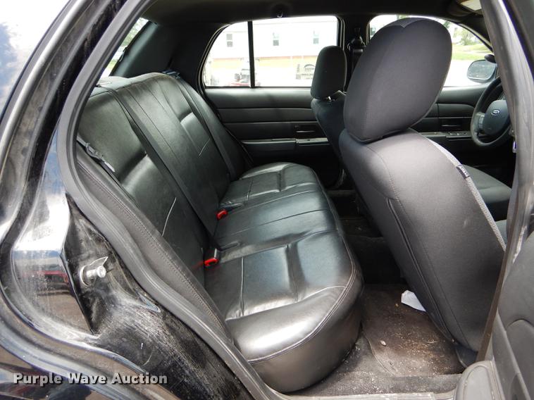 image for item DE8410 2011 Ford Crown Victoria Police Interceptor