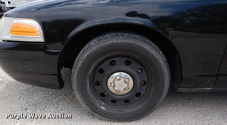 image for item DE8410 2011 Ford Crown Victoria Police Interceptor