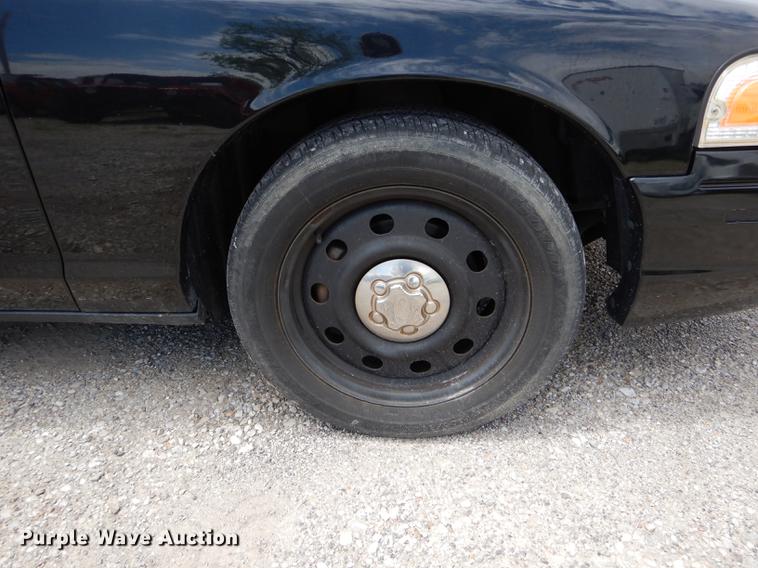 image for item DE8410 2011 Ford Crown Victoria Police Interceptor