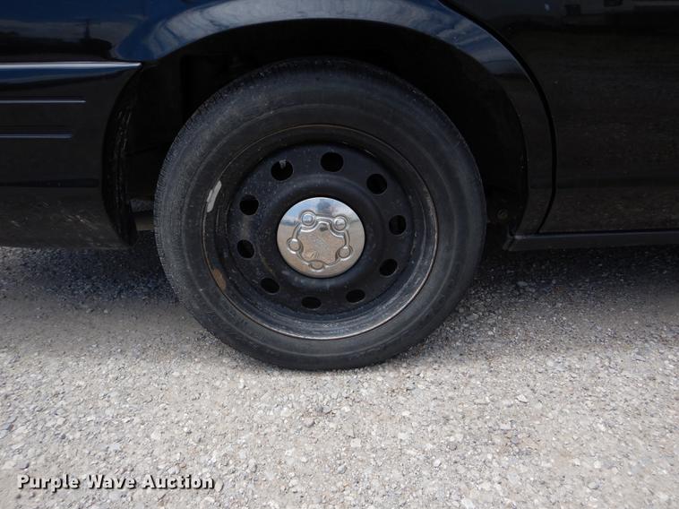 image for item DE8410 2011 Ford Crown Victoria Police Interceptor