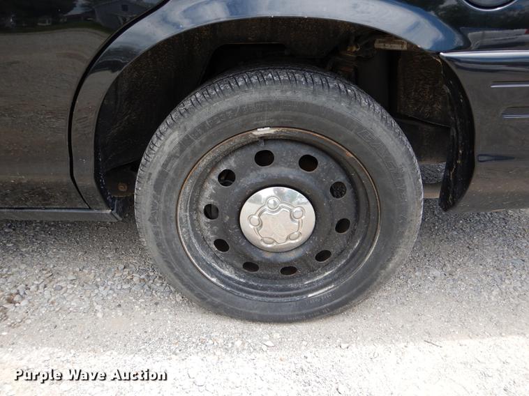 image for item DE8410 2011 Ford Crown Victoria Police Interceptor