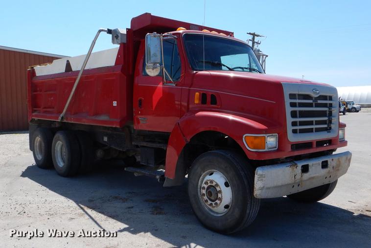 image for item DE8413 2002 Sterling L-Line dump truck