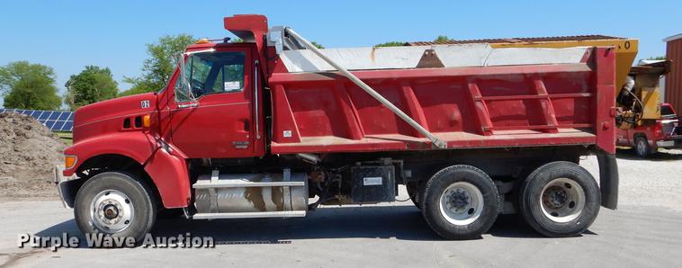 image for item DE8413 2002 Sterling L-Line dump truck
