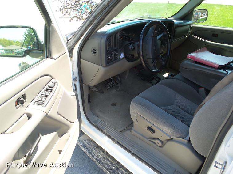 image for item DF0769 2005 Chevrolet Suburban 1500 SUV