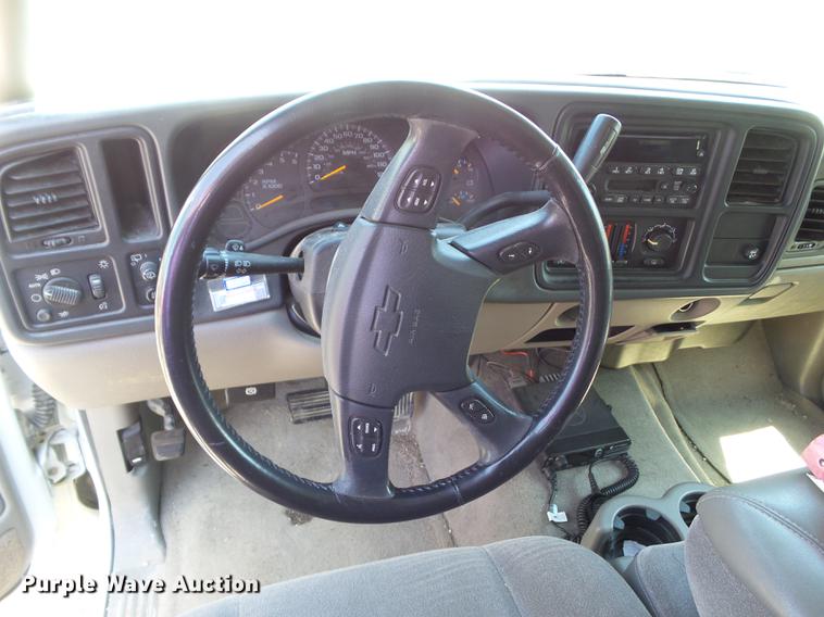 image for item DF0769 2005 Chevrolet Suburban 1500 SUV