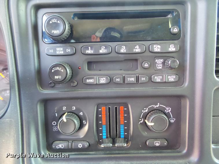 image for item DF0769 2005 Chevrolet Suburban 1500 SUV