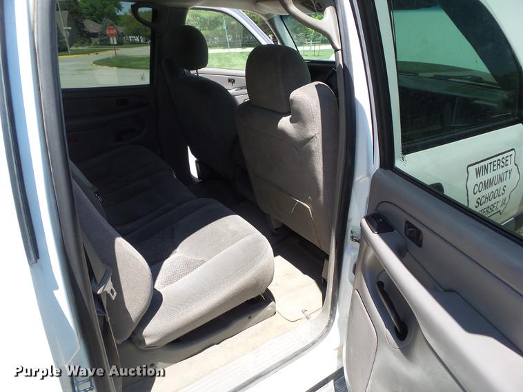 image for item DF0769 2005 Chevrolet Suburban 1500 SUV