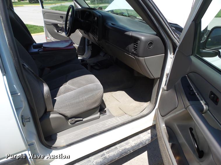 image for item DF0769 2005 Chevrolet Suburban 1500 SUV