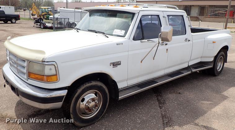 image for item DF1076 1993 Ford F350 Crew Cab pickup truck