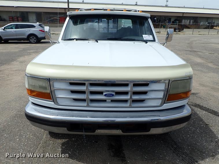 image for item DF1076 1993 Ford F350 Crew Cab pickup truck