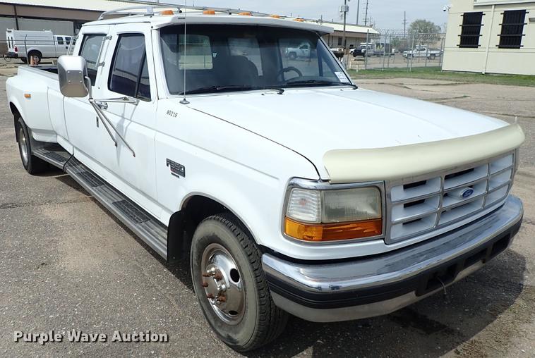 image for item DF1076 1993 Ford F350 Crew Cab pickup truck