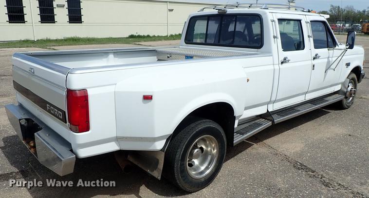 image for item DF1076 1993 Ford F350 Crew Cab pickup truck
