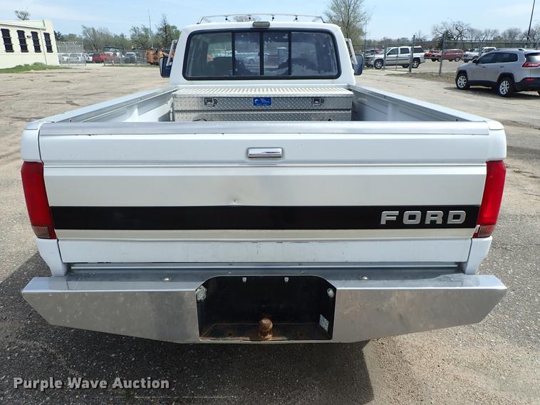image for item DF1076 1993 Ford F350 Crew Cab pickup truck