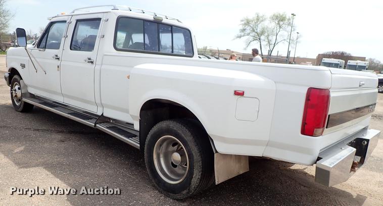 image for item DF1076 1993 Ford F350 Crew Cab pickup truck