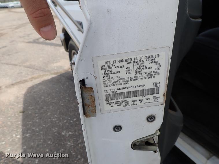 image for item DF1076 1993 Ford F350 Crew Cab pickup truck