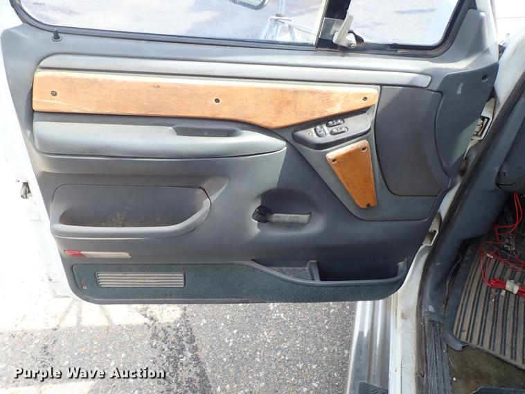 image for item DF1076 1993 Ford F350 Crew Cab pickup truck