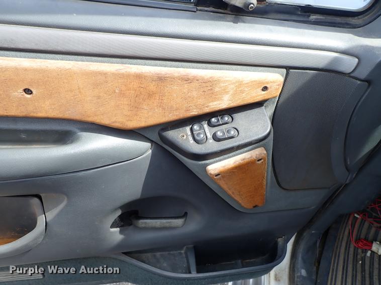 image for item DF1076 1993 Ford F350 Crew Cab pickup truck