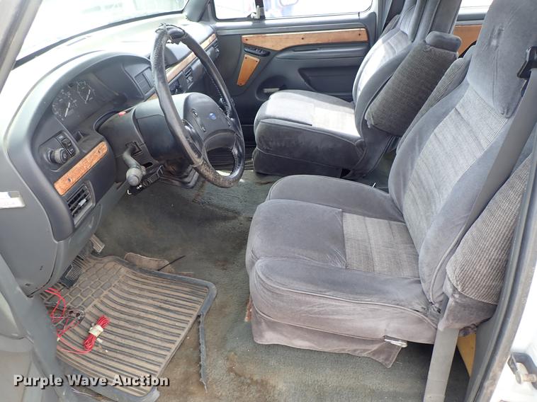 image for item DF1076 1993 Ford F350 Crew Cab pickup truck