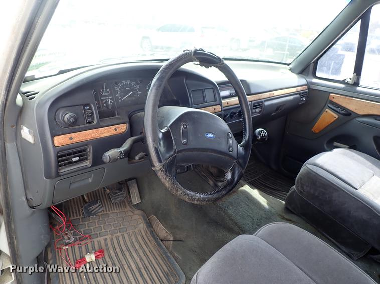 image for item DF1076 1993 Ford F350 Crew Cab pickup truck