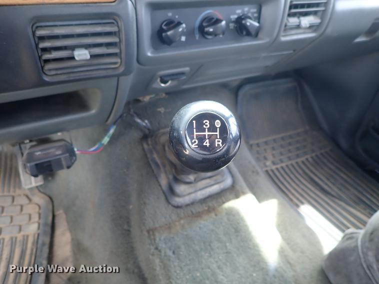 image for item DF1076 1993 Ford F350 Crew Cab pickup truck