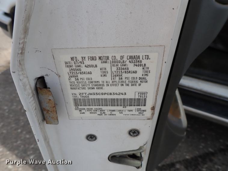 image for item DF1076 1993 Ford F350 Crew Cab pickup truck