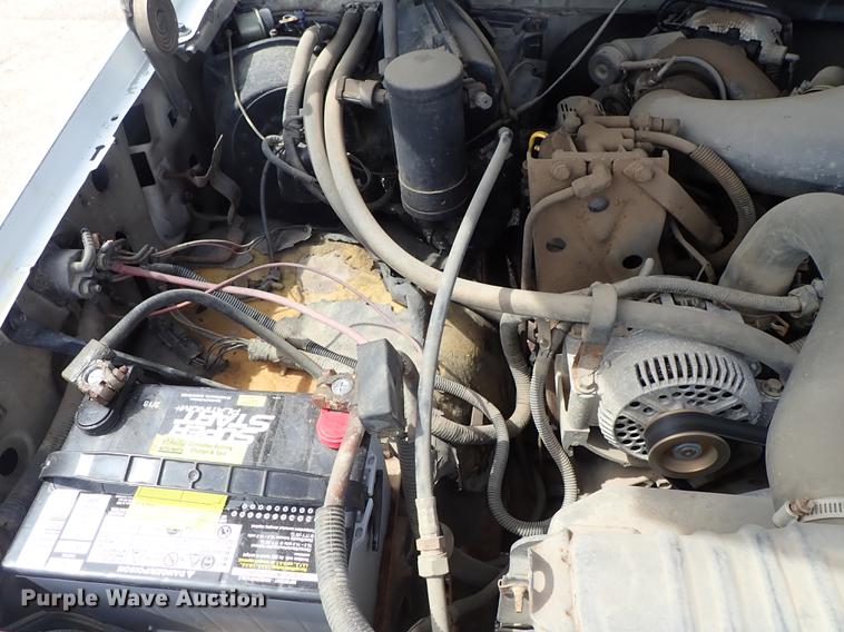 image for item DF1076 1993 Ford F350 Crew Cab pickup truck